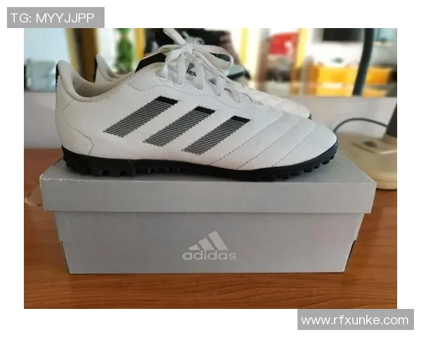 性价比高的足球鞋推荐让你在球场上尽情驰骋不再为价格烦恼